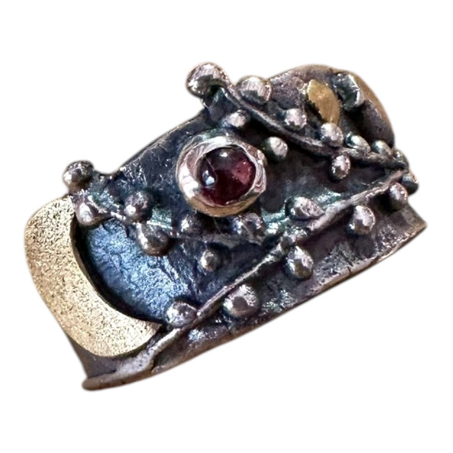 Ring - Garnet Magpie