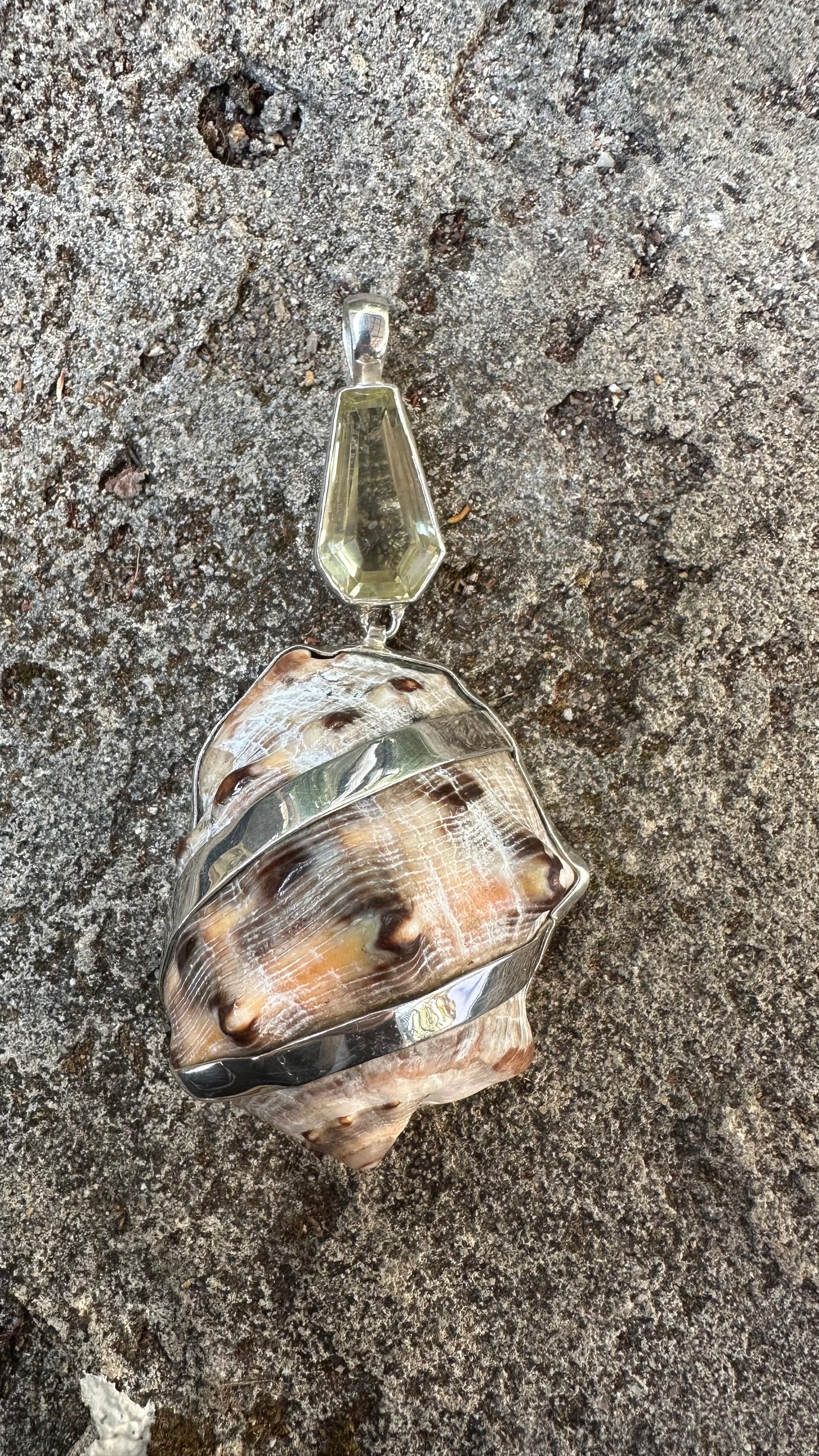 Pendant - Lemon Quartz with Shell