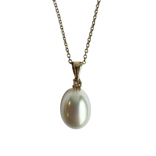 Pendant - Australian South Sea Pearl 11-12 mm 1 Argyle Diamond 0.12 ct 9Kt Yellow Gold