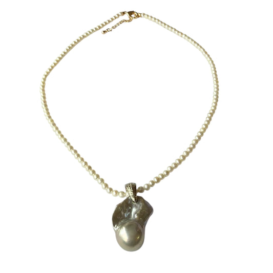 Necklace - Baroque Pearl on Fresh Water Pearl Strand