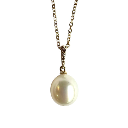 Pendant - Australian South Sea Pearl 10-11 mm 4 Argyle Diamond 0.06ct 9Kt Yellow Gold
