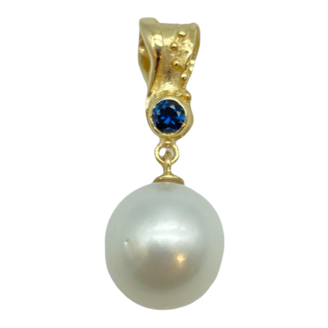 Pendant - South Seas pearl with Sapphire